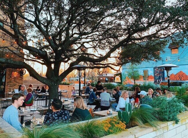 Building Photo - 2311 Santa Rita St