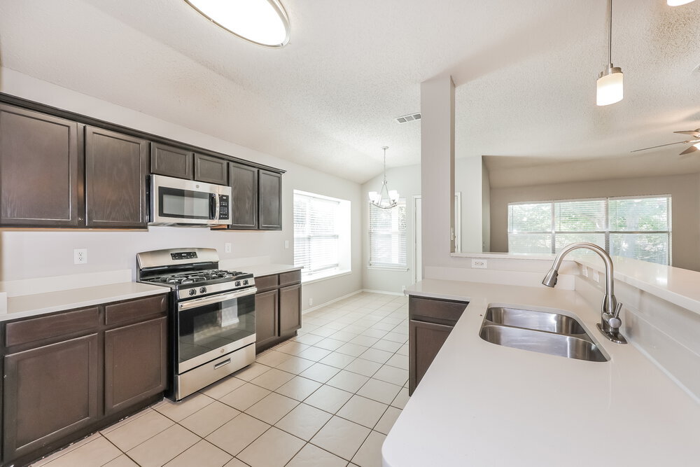 Building Photo - 833 Lariat Dr