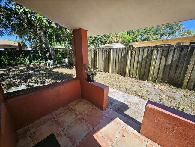 Building Photo - 118 NW 8th Ave