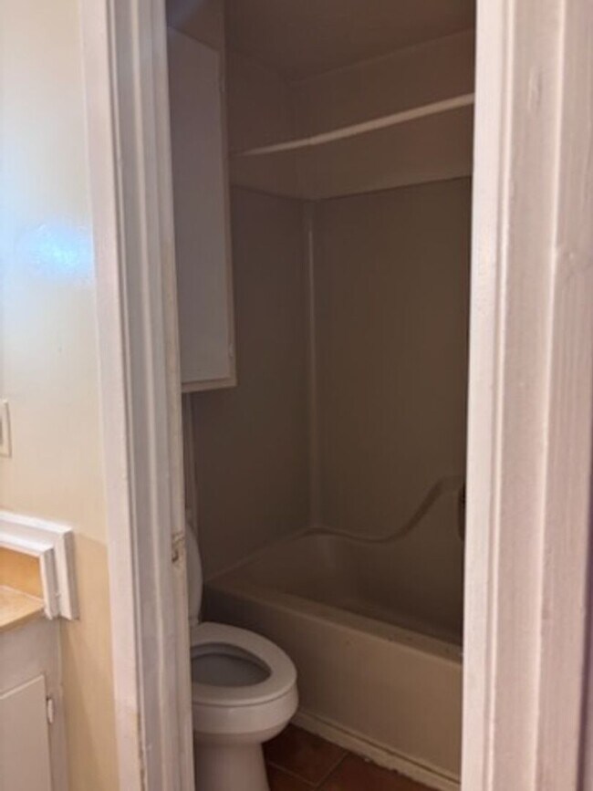 Building Photo - 3359 Suncrest Dr