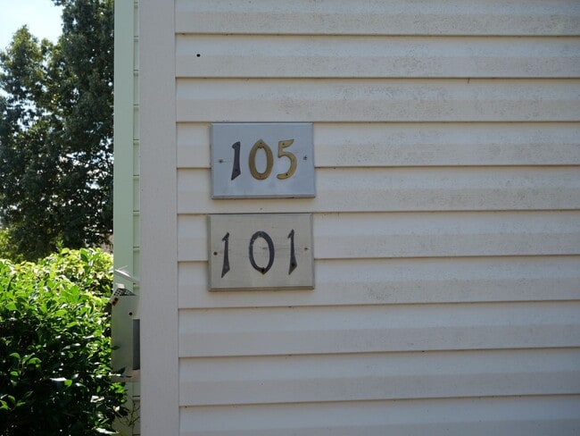 Building Photo - 101 Post Oak Rd