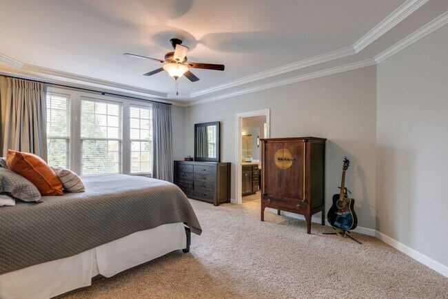 Building Photo - 5 Bedroom Home with Theater Room & 3-Car Garage in Franklin