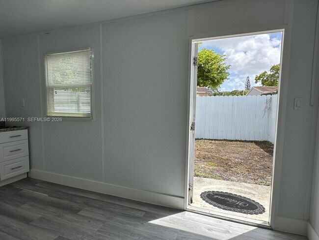 Building Photo - 841 N 69th Ave