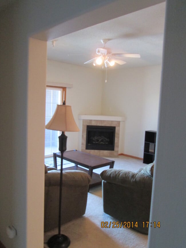 Building Photo - AVAILABLE NOW!!!  2 Bedroom Condo in amazi...