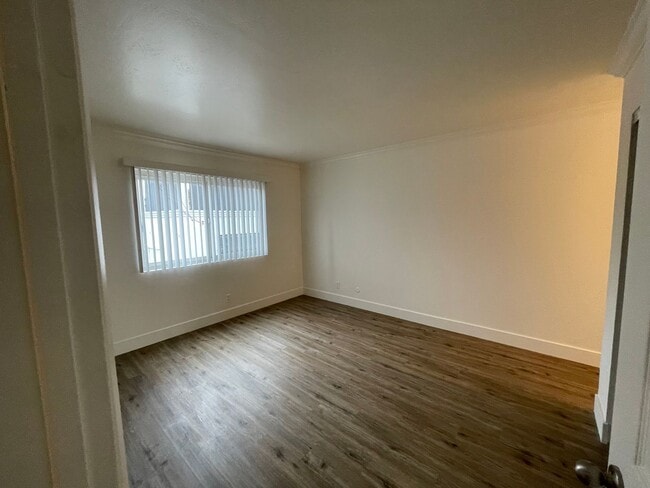 Building Photo - 363 Playa Del Sur St
