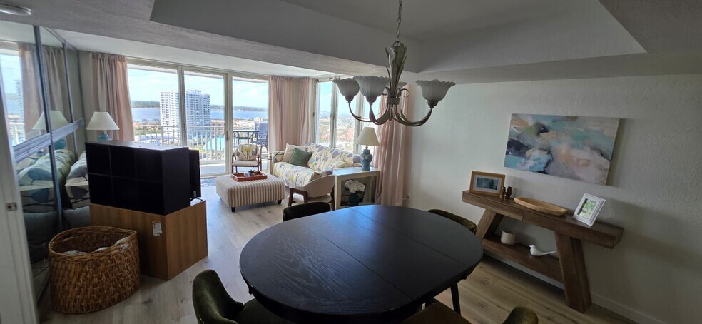 Building Photo - 3047 S Atlantic