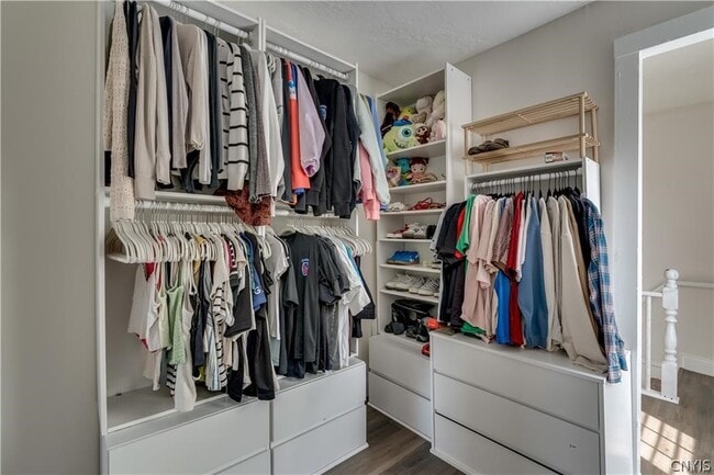 Building Photo - 380 Brainard St