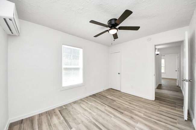 Building Photo - 406 73rd St