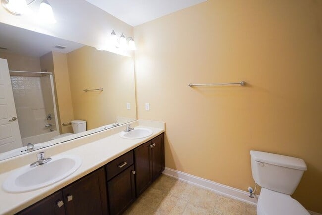 Building Photo - 252 Cottonham Ct