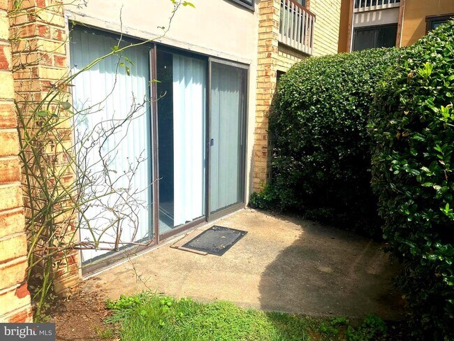 Building Photo - 10218 Bushman Dr