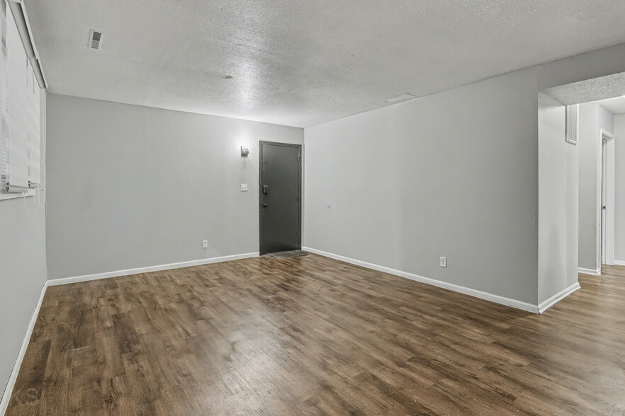 Building Photo - 600 S Missouri Ave