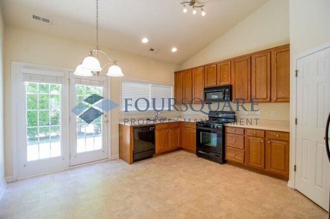 Building Photo - End Unit Townhome | First Floor Master Bed...