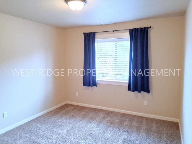 Building Photo - 5518 SE Pardee St