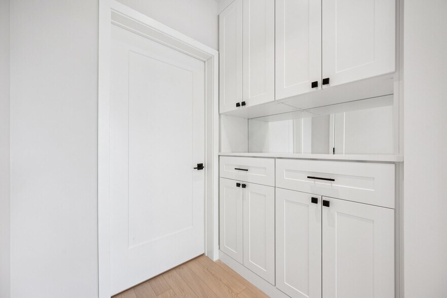 Building Photo - 900 11th St SE