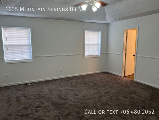 Building Photo - For Rent Stunning 5- Bedroom, 3 Bath Home ...