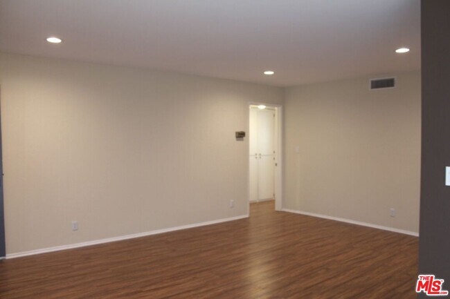 Building Photo - 2349 S Bentley Ave