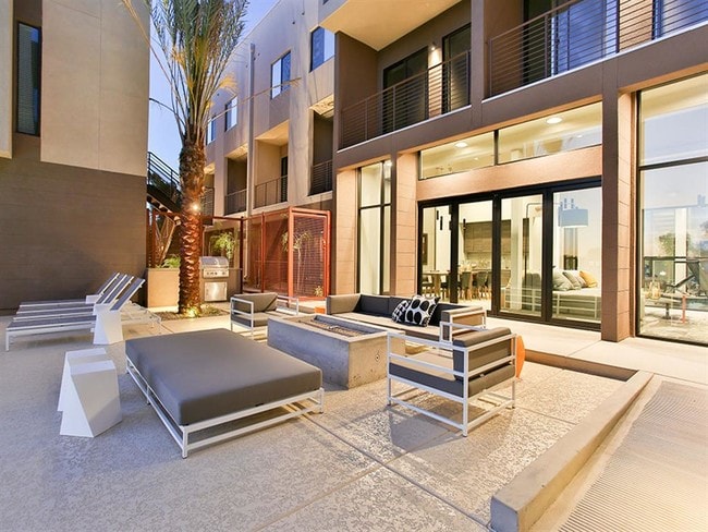 Building Photo - Dusk Scottsdale Apartments