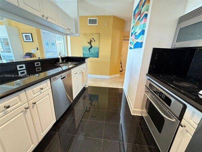 Building Photo - 17145 N Bay Rd