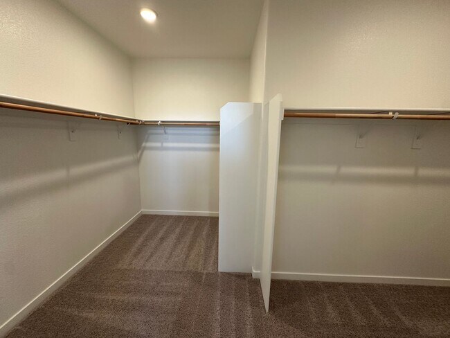 Building Photo - Stunning, Sun-Drenched 4BR + Loft Home in Lakeview – Loaded with Premium Upgrades!