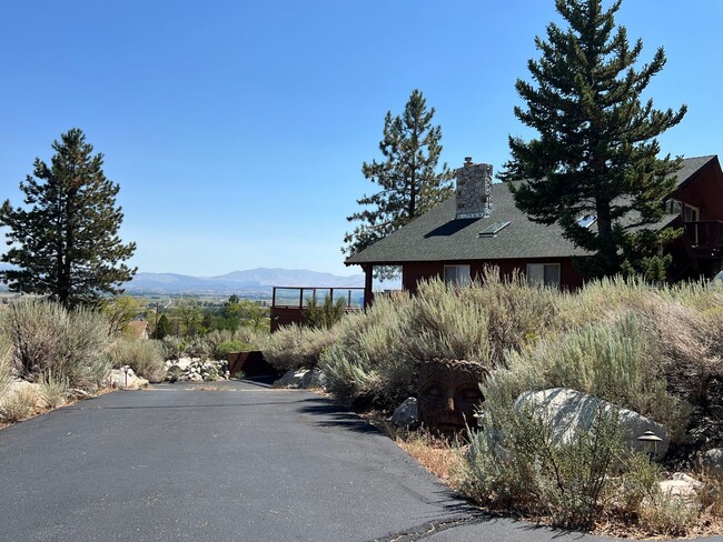 Building Photo - Incredible Views! 3/2.5/2 Home on Kingsbury!