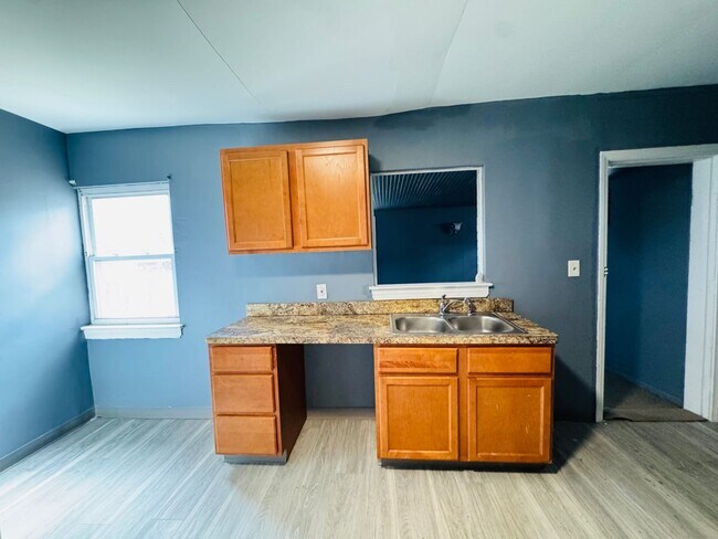 Building Photo - Comfort Meets Convenience: Beautiful 5-Bedroom Single-Family Home Family-Friendly