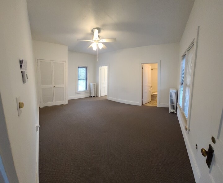 Bedroom w/full bath/side room - 305 Judd Rd