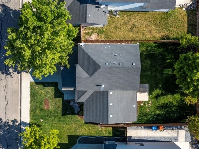 Building Photo - 3 Bedroom 2.5 Bathroom Home in Southwest B...