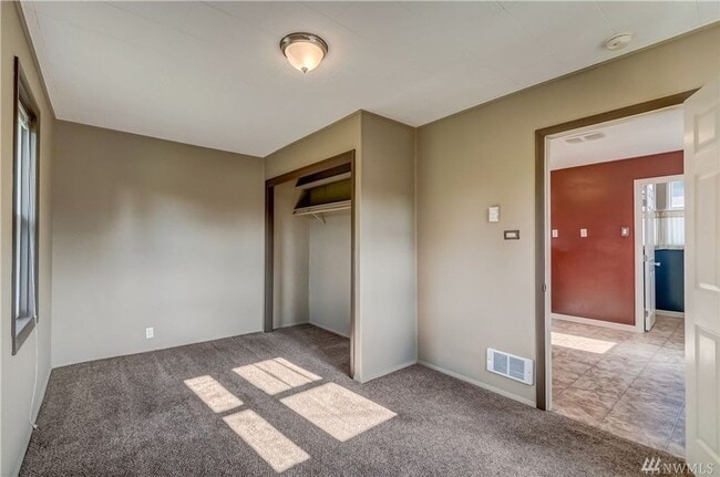 Building Photo - Pre-leasing September - 4bd/2bath