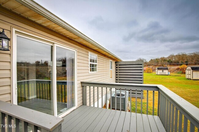 Building Photo - 754 Old Stage Rd