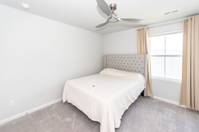 Building Photo - 239 Pine Crest View Dr
