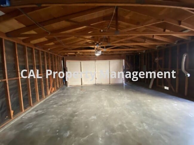 Building Photo - 1608 Ukiah Way