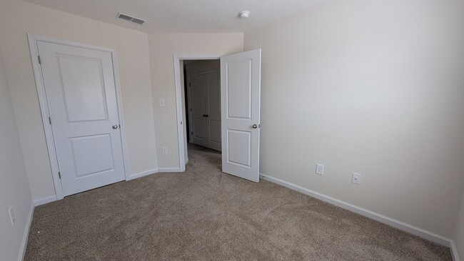 Building Photo - Nearly New 3-Bedroom Townhome in Hanover