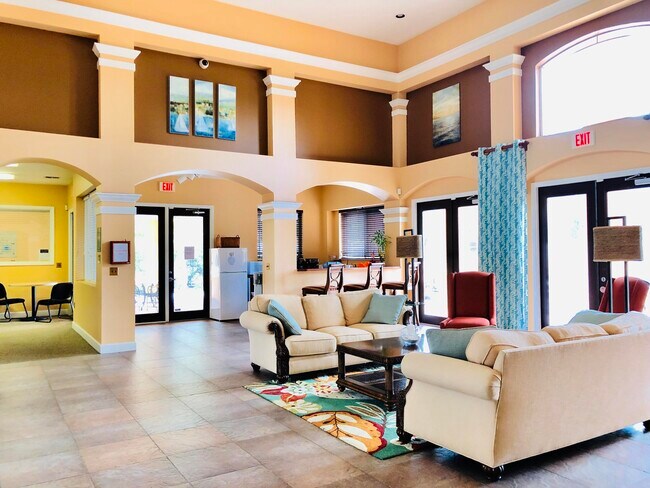 Building Photo - 151 SW Palm Dr