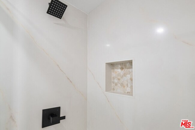 Building Photo - 4622 W 149th St
