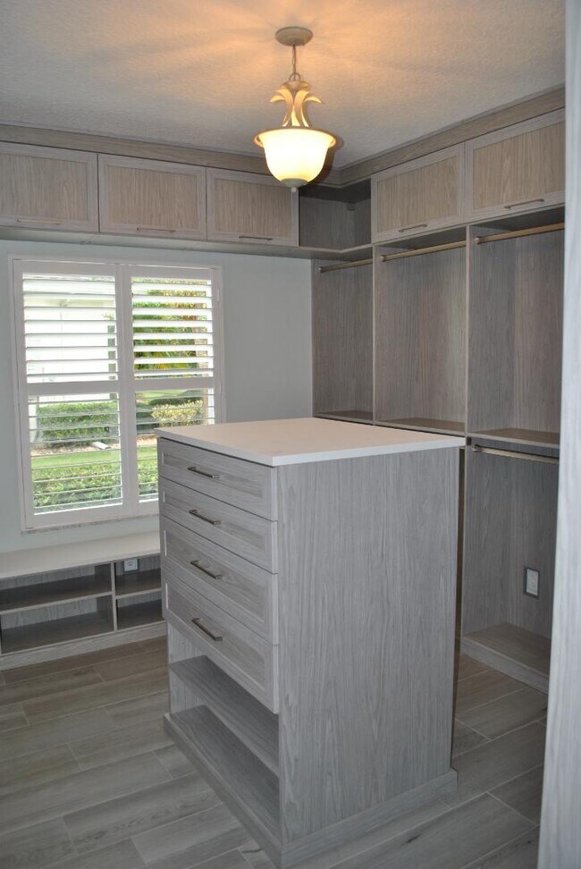 Building Photo - 128 Centennial Park Dr