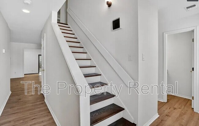 Building Photo - 3220 Preston Dr