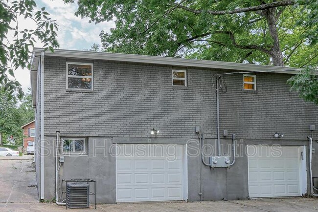 Building Photo - 1812 S Evanston Ave