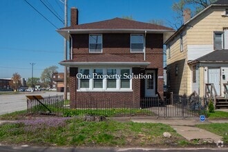 Building Photo - 456 Tyler St