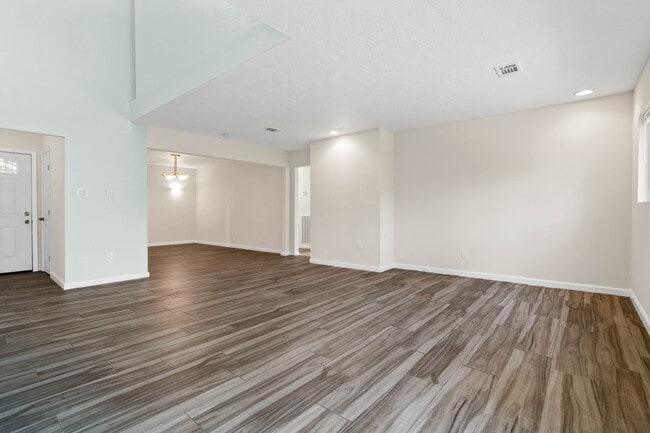 Building Photo - 4510 Hidden Springs Dr