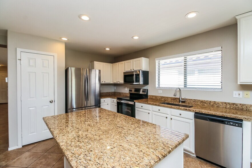 Building Photo - 8528 E Desert Ln