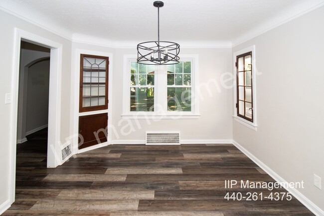 Building Photo - Stunning 3BR 2BA in Cleveland Heights!