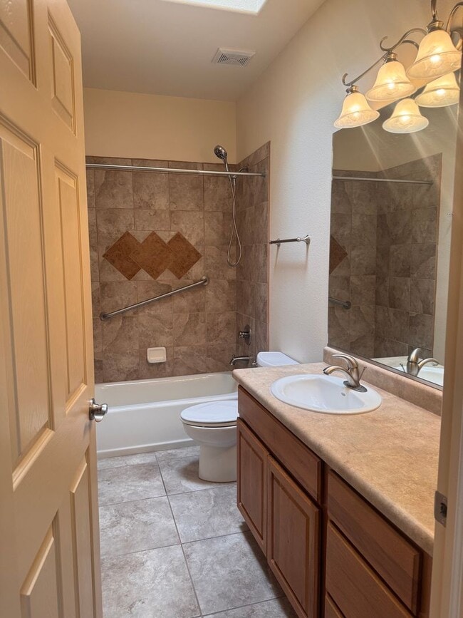 Building Photo - $500 off first months rent, Gorgeous Townh...