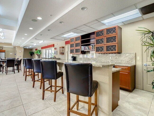 Building Photo - Beautiful Ocean Walk Condo Available February 19th