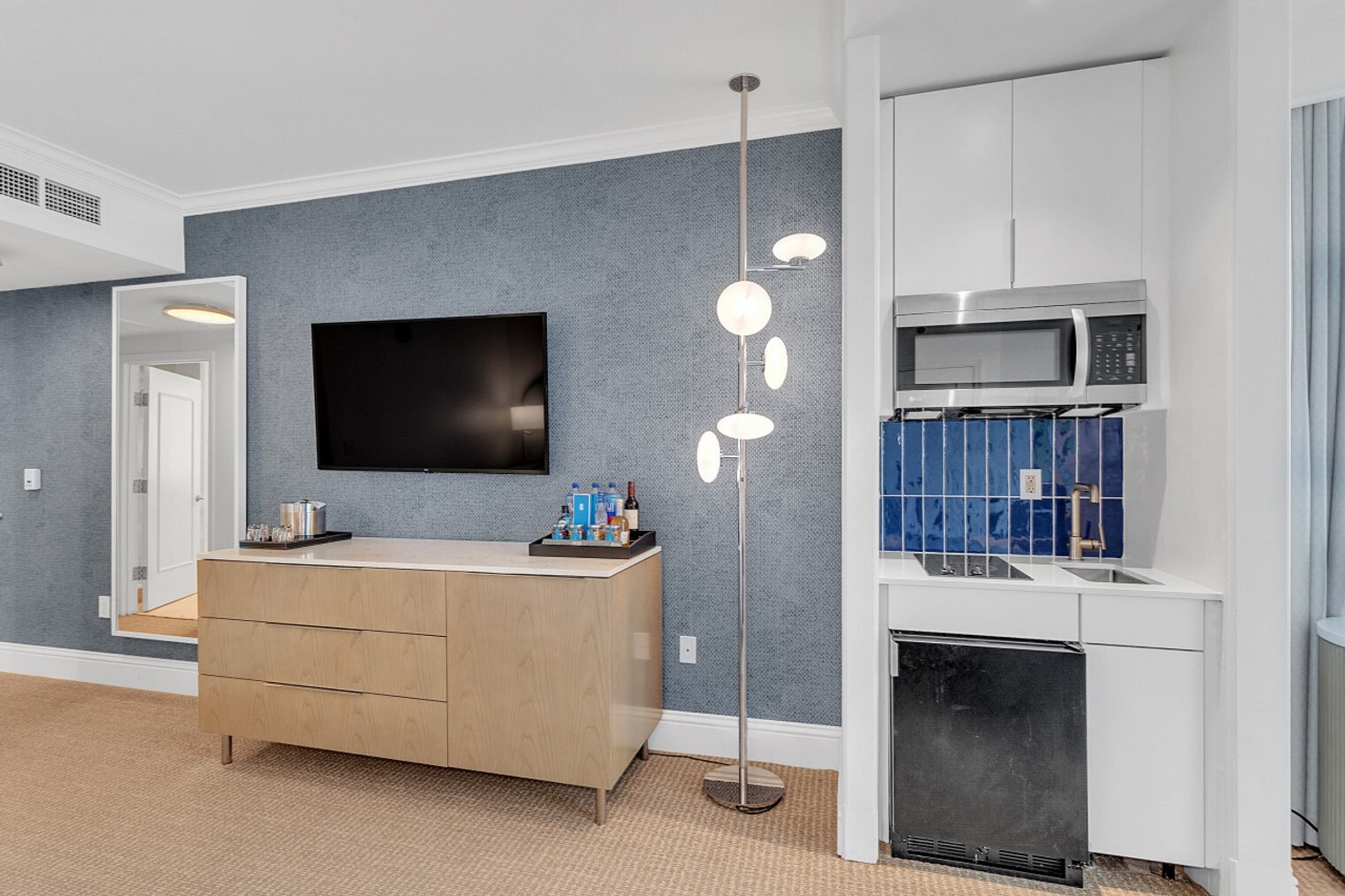 Building Photo - 4401 Collins Ave