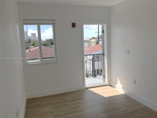 Building Photo - 1815 NW 1st Ct