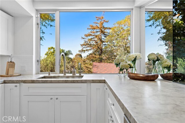 Building Photo - 592 Bluebird Canyon Dr