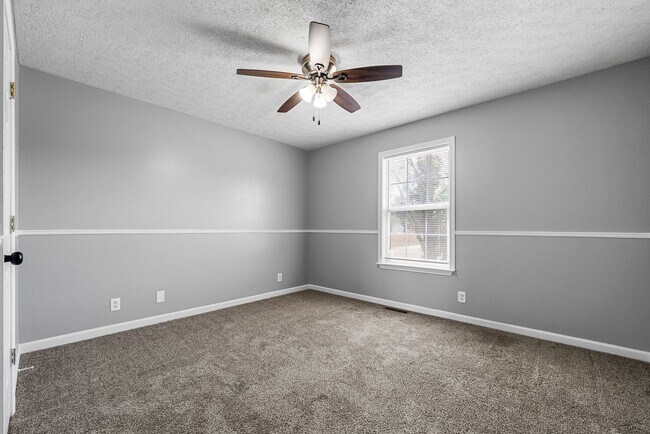 Building Photo - 100 Gleaves Ln