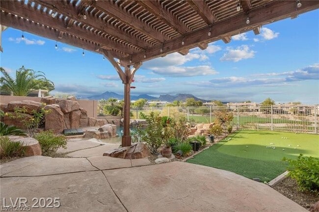 Building Photo - 425 Pinnacle Heights Ln