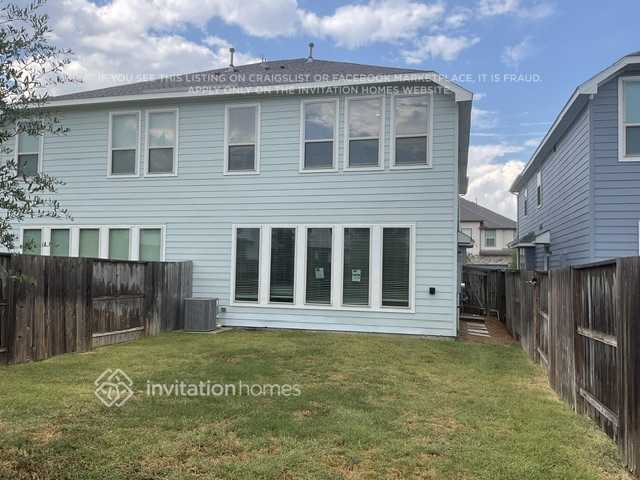 Building Photo - 4026 Champlain Wy
