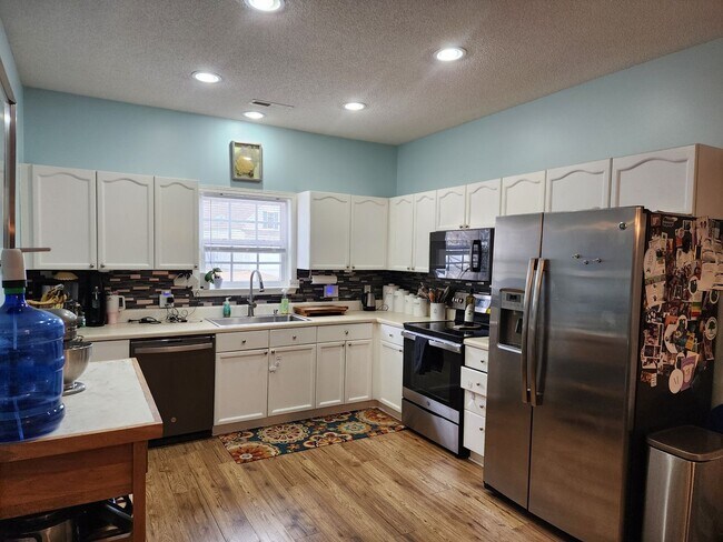 Building Photo - ~~~ LORDS CREEK ~~~